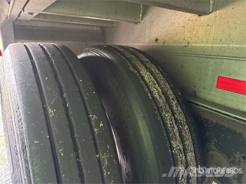 MAC TNAR48AA 48 ft T/A Spread Axle Curtain Side Traile Curtainsideranhänger