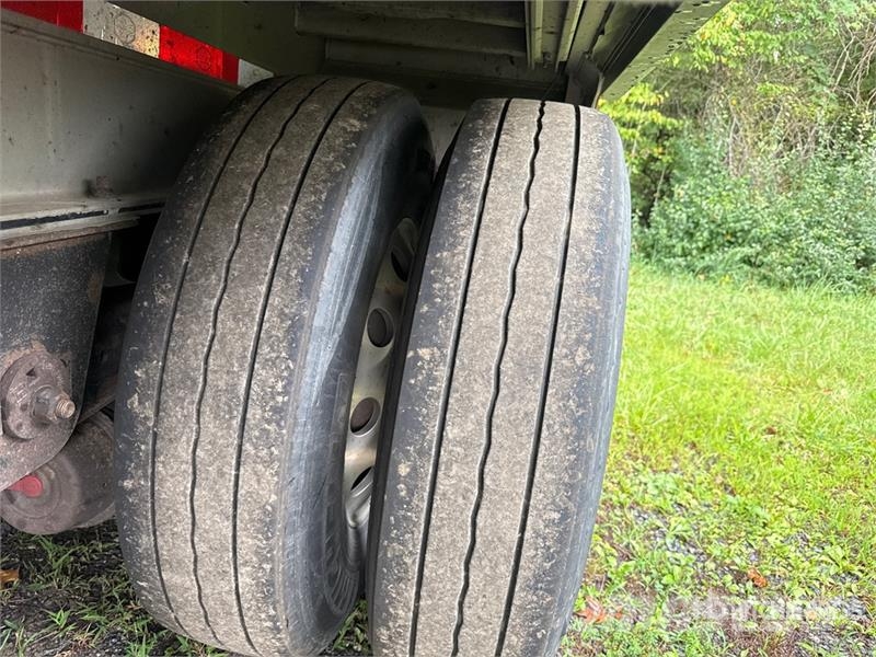 MAC TNAR48AA 48 ft T/A Spread Axle Curtain Side Traile Pressukapelliperävaunut