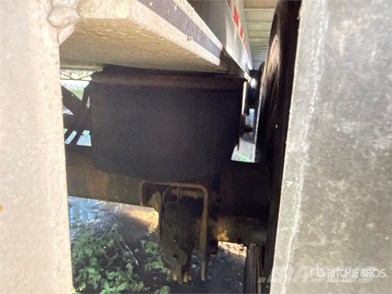 MAC TNAR48AA 48 ft T/A Spread Axle Curtain Side Traile 侧帘拖车
