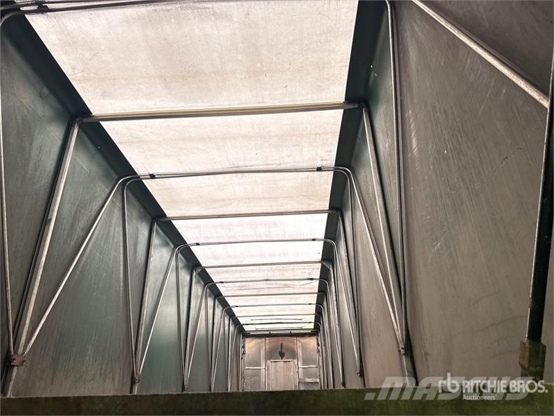 MAC TNAR48AA 48 ft T/A Spread Axle Curtain Side Traile مقطورات بغطاء جانبي