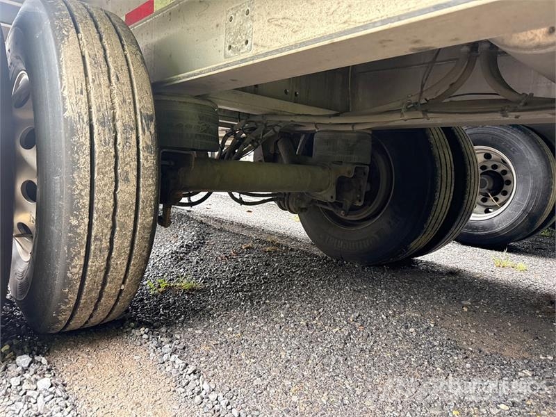 MAC TNAR48AA 48 ft T/A Spread Axle Curtain Side Traile Pressukapelliperävaunut