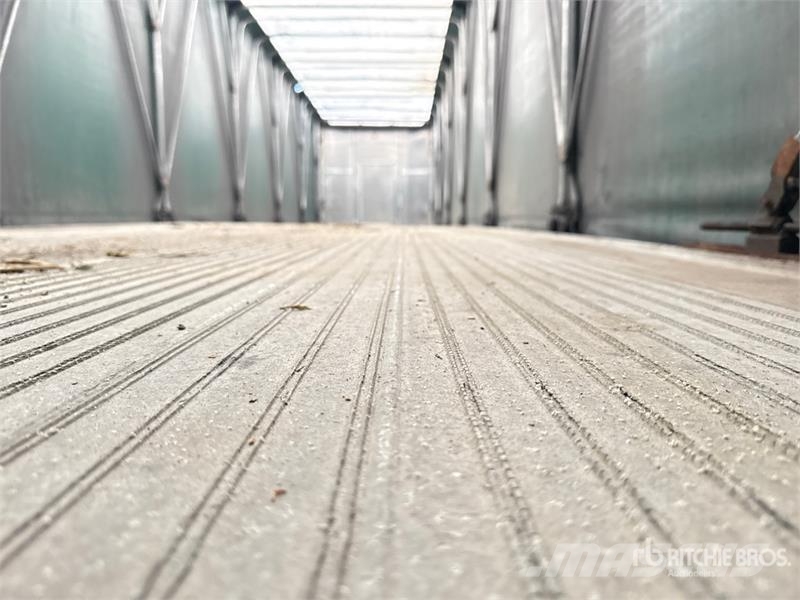 MAC TNAR48AA 48 ft T/A Spread Axle Curtain Side Traile Curtainsideranhänger