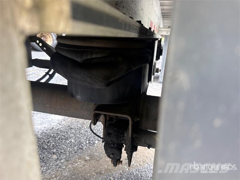 MAC TNAR48AA 48 ft T/A Spread Axle Curtain Side Traile مقطورات بغطاء جانبي