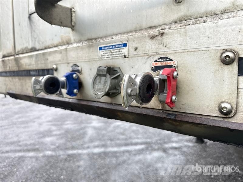MAC TNAR48AA 48 ft T/A Spread Axle Curtain Side Traile مقطورات بغطاء جانبي