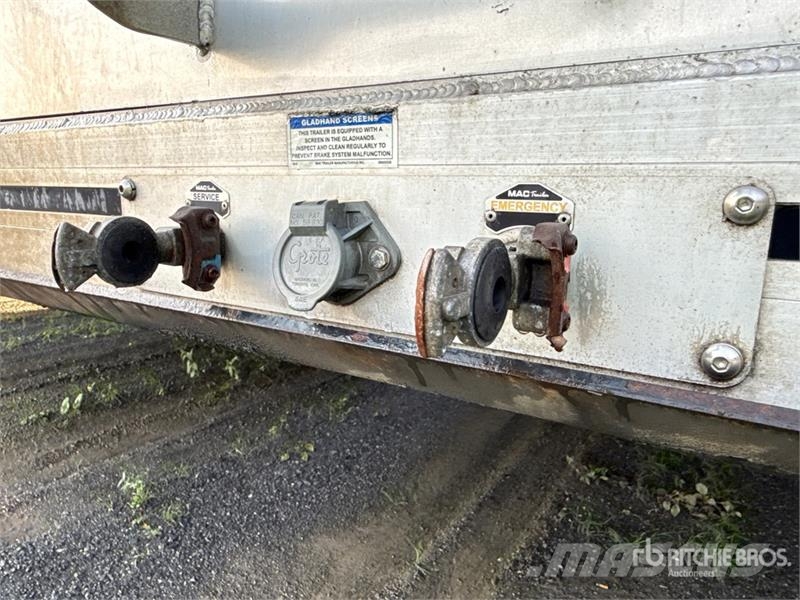 MAC TNAR48AA 48 ft T/A Spread Axle Curtain Side Traile Curtainsideranhänger