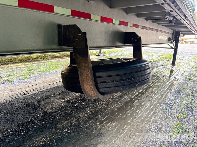 MAC TNAR48AA 48 ft T/A Spread Axle Curtain Side Traile 侧帘拖车