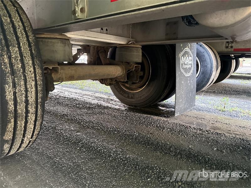 MAC TNAR48AA 48 ft T/A Spread Axle Curtain Side Traile Curtainsideranhänger