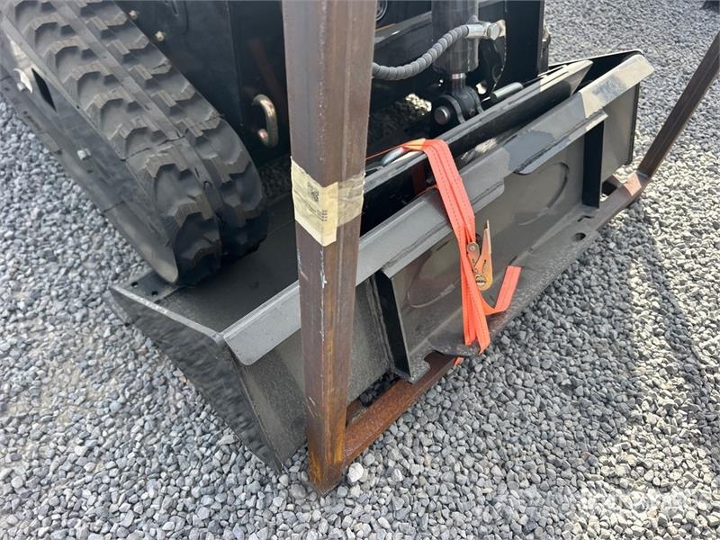 Machpro MPS310 Mini Compact Track Loader (Unused) لوادر انزلاقية التوجيه
