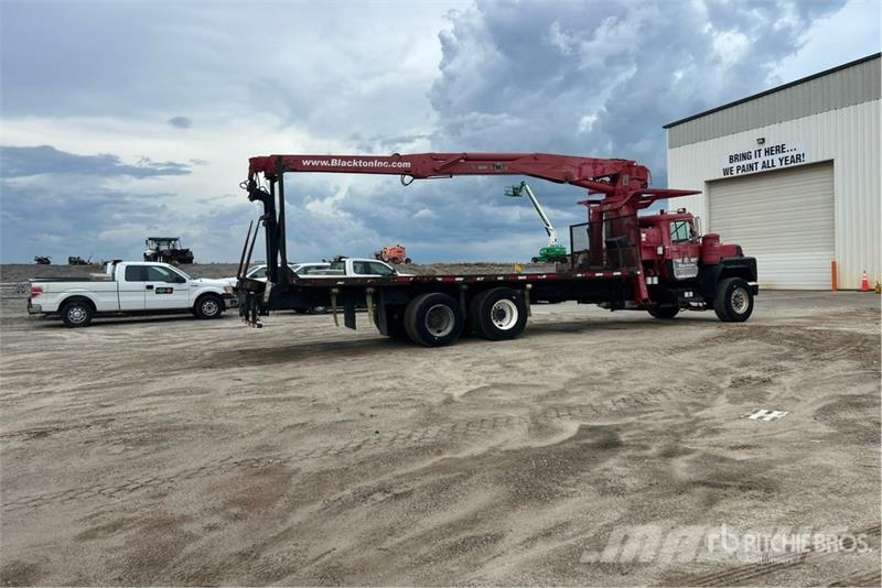 Mack 16000 5825 lb Knuckle Boom on Mack RB600 6x4 Boom Kraanaga veokid