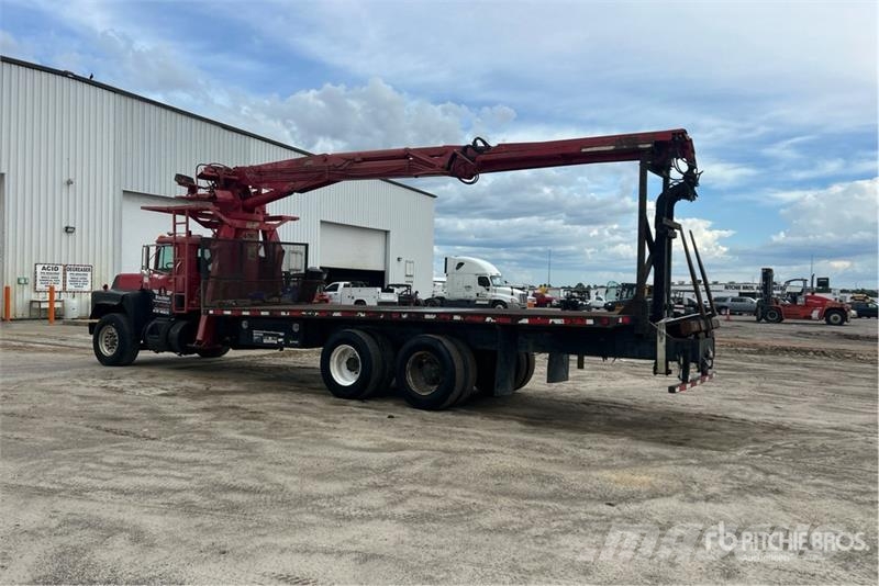 Mack 16000 5825 lb Knuckle Boom on Mack RB600 6x4 Boom Kraanaga veokid