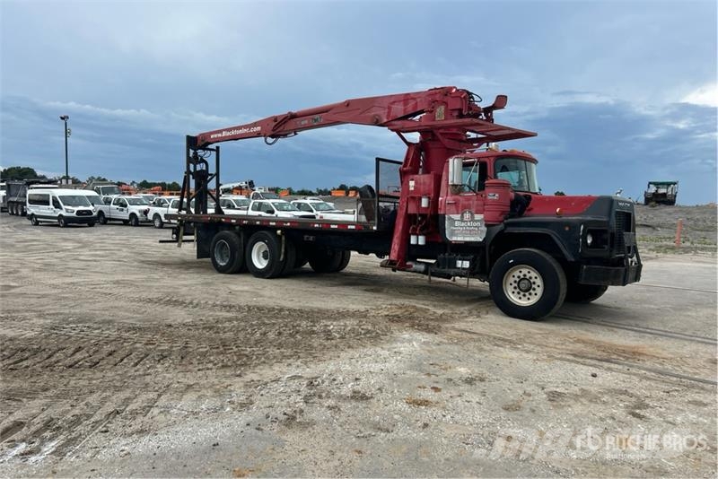Mack 16000 5825 lb Knuckle Boom on Mack RB600 6x4 Boom Kraanaga veokid