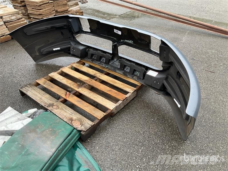 Mack 25137088 Mack CX/CH Bumper (Unused) Коммерческий транспорт - Другие