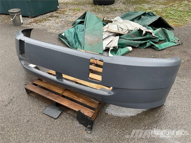 Mack 25137088 Mack CX/CH Bumper (Unused) Коммерческий транспорт - Другие