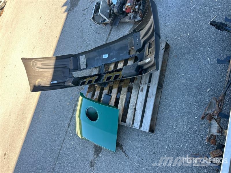 Mack 25137088 Mack CX/CH Bumper (Unused) Muut