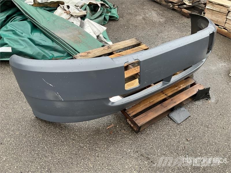 Mack 25137088 Mack CX/CH Bumper (Unused) Коммерческий транспорт - Другие