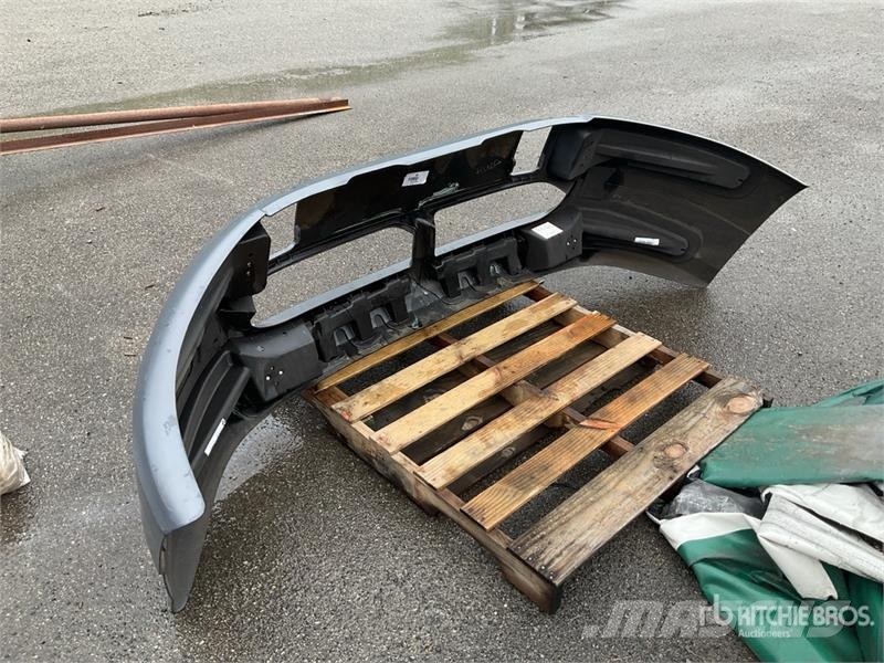 Mack 25137088 Mack CX/CH Bumper (Unused) Коммерческий транспорт - Другие