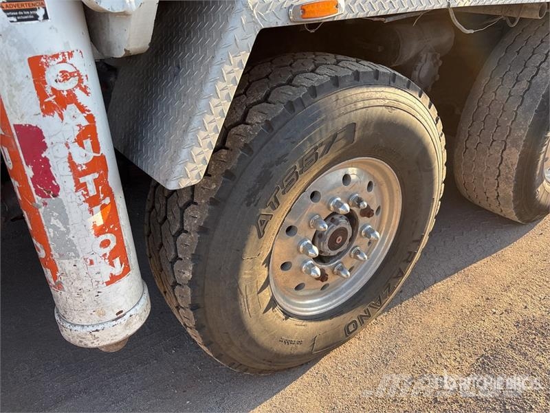 Mack 2525H / S 58 SX 58 m on Mack MR688S Terrapro 14x6  Betonmischer