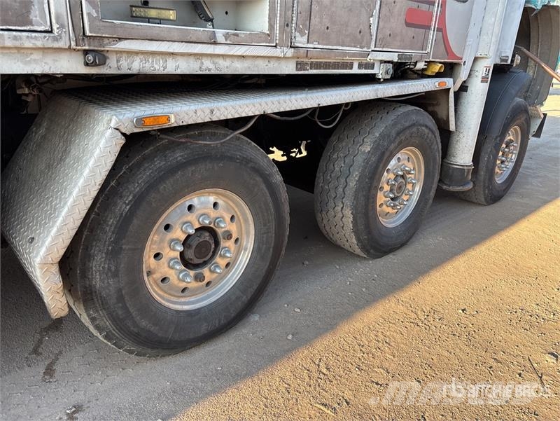 Mack 2525H / S 58 SX 58 m on Mack MR688S Terrapro 14x6  Betonmischer