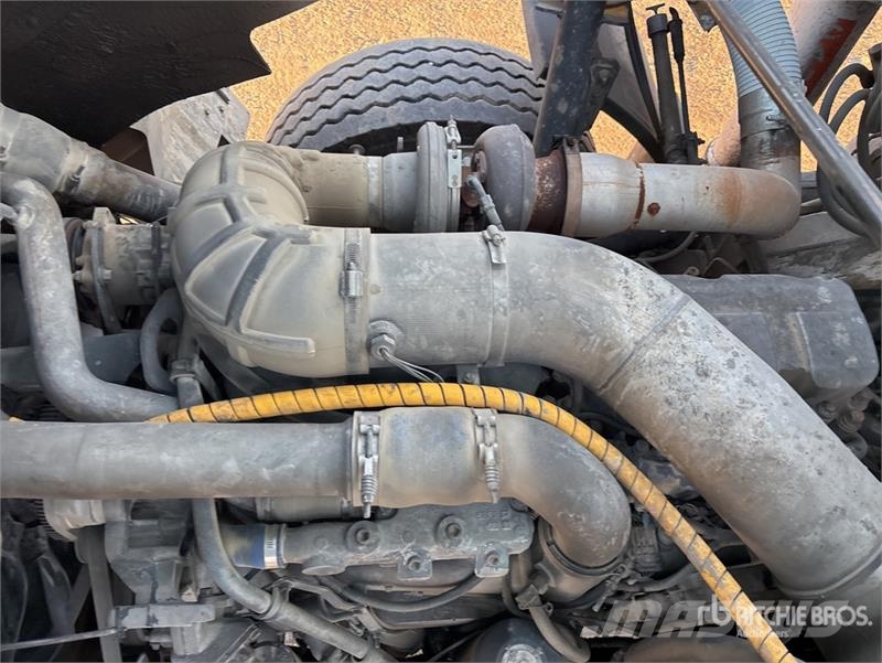 Mack 2525H / S 58 SX 58 m on Mack MR688S Terrapro 14x6  Betonmischer