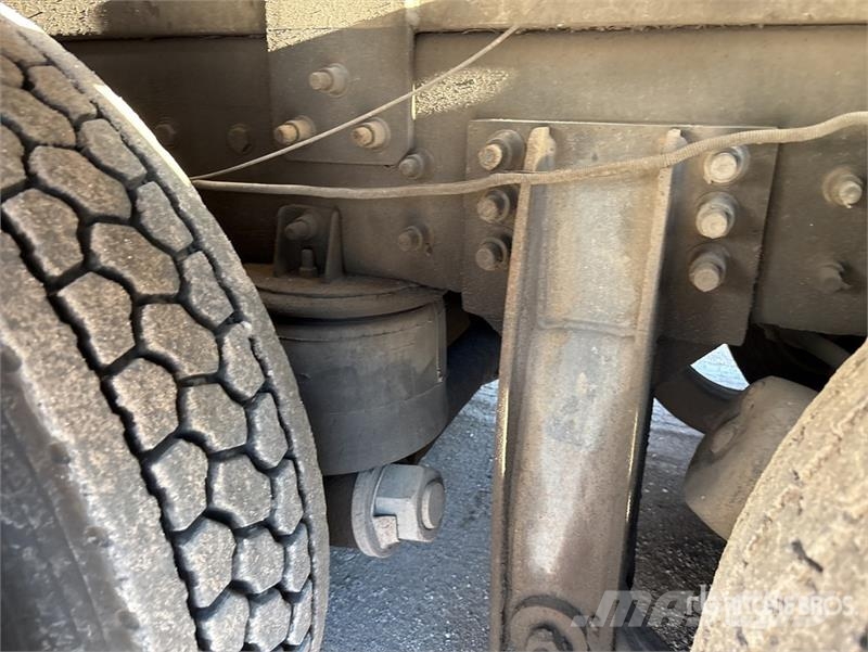 Mack 2525H / S 58 SX 58 m on Mack MR688S Terrapro 14x6  Betonmischer