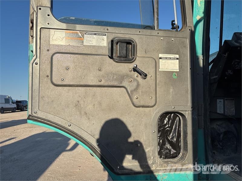 Mack 2525H / S 58 SX 58 m on Mack MR688S Terrapro 14x6  Betonmischer