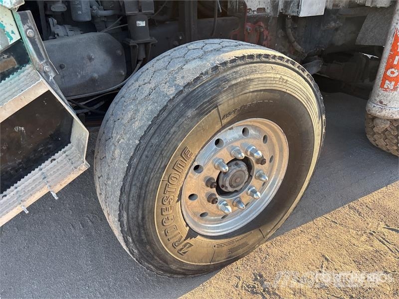 Mack 2525H / S 58 SX 58 m on Mack MR688S Terrapro 14x6  Betonmischer