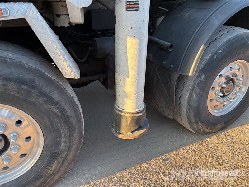 Mack 2525H / S 58 SX 58 m on Mack MR688S Terrapro 14x6  Betonmischer