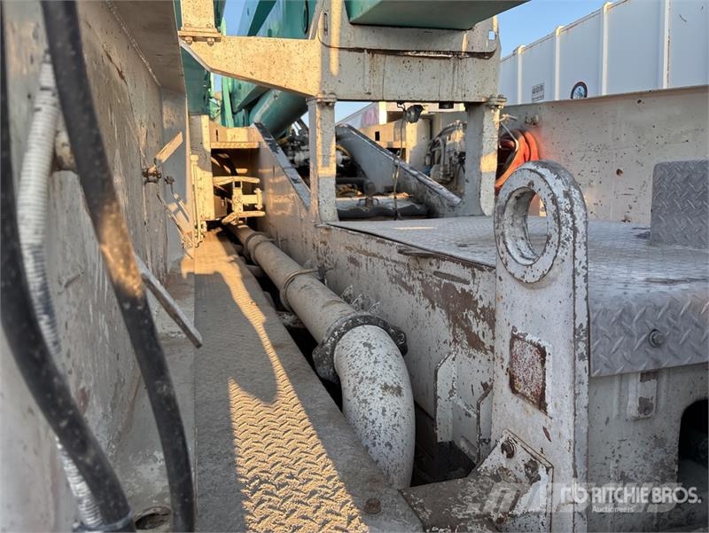 Mack 2525H / S 58 SX 58 m on Mack MR688S Terrapro 14x6  Betonmischer