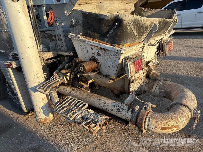 Mack 2525H / S 58 SX 58 m on Mack MR688S Terrapro 14x6  Betonmischer