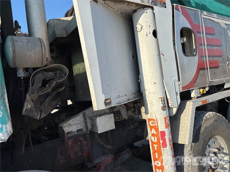 Mack 2525H / S 58 SX 58 m on Mack MR688S Terrapro 14x6  Betonmischer