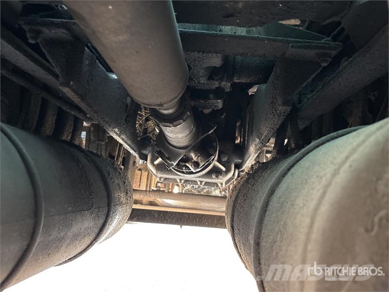 Mack 2525H / S 58 SX 58 m on Mack MR688S Terrapro 14x6  Betonmischer