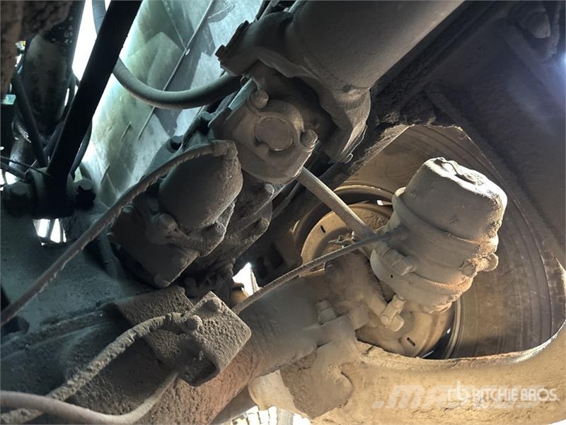 Mack 2525H / S 58 SX 58 m on Mack MR688S Terrapro 14x6  Betonmischer