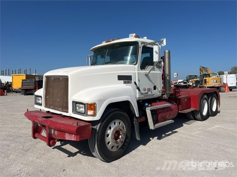 Mack 6x4 T/A Day Cab Truck Tractor Vilcēji