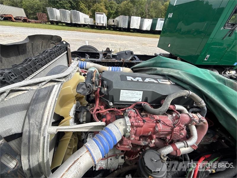 Mack 6x4 T/A Day Cab Truck Tractor (Inoperable) Naudoti vilkikai