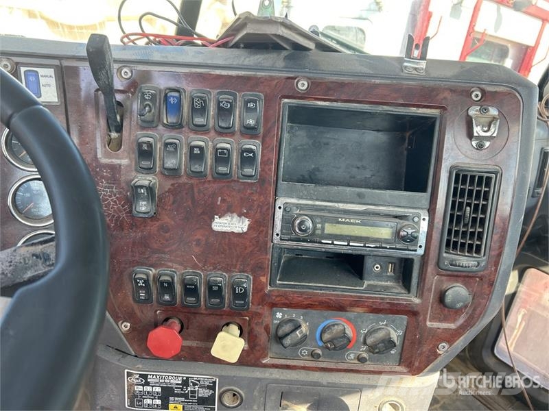 Mack 6x4 T/A Day Cab Truck Tractor Vilcēji