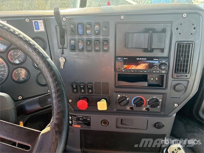 Mack 6x4 T/A Day Cab Truck Tractor 曳引機組件