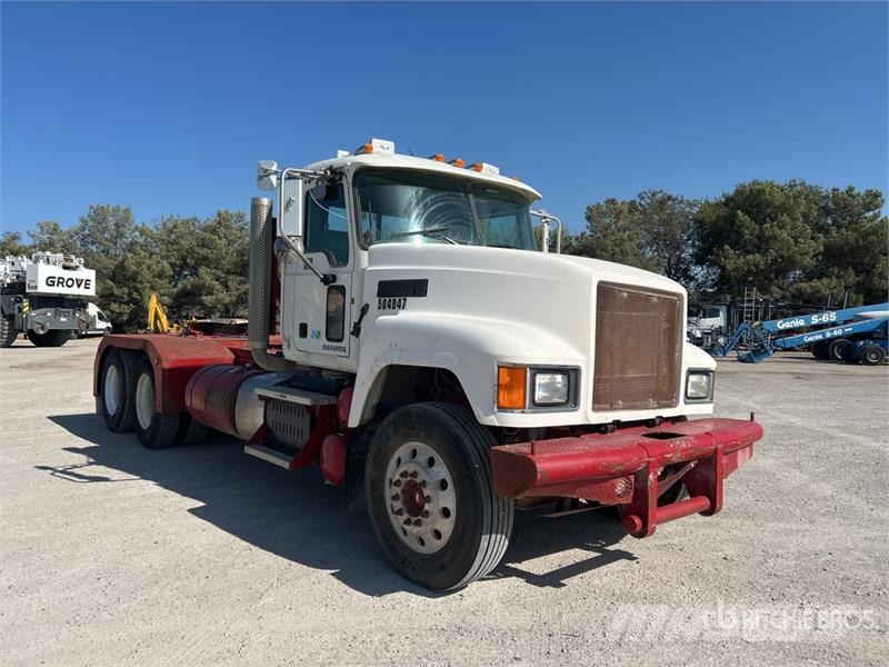 Mack 6x4 T/A Day Cab Truck Tractor Vilcēji