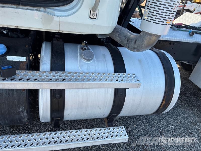 Mack 6x4 T/A Day Cab Truck Tractor 曳引機組件