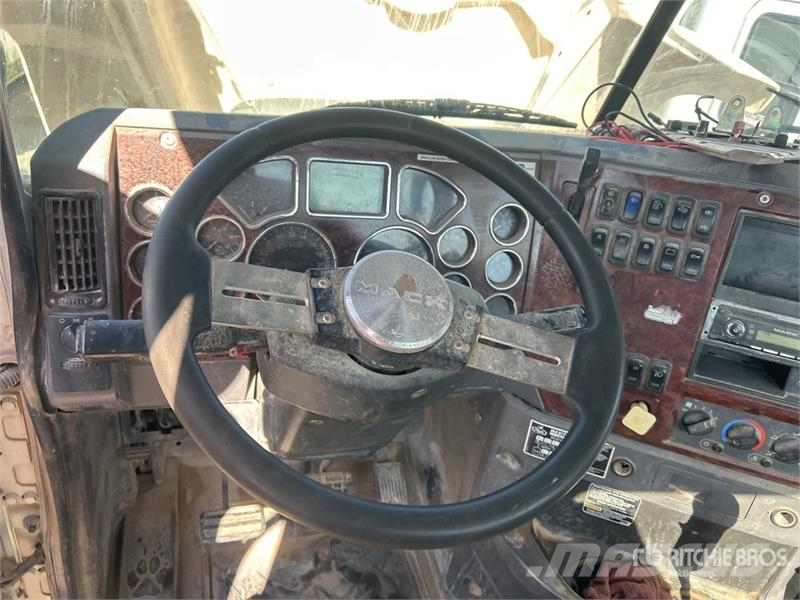 Mack 6x4 T/A Day Cab Truck Tractor Vilcēji