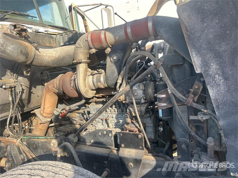 Mack 6x4 T/A Dump Truck Pašizgāzējs