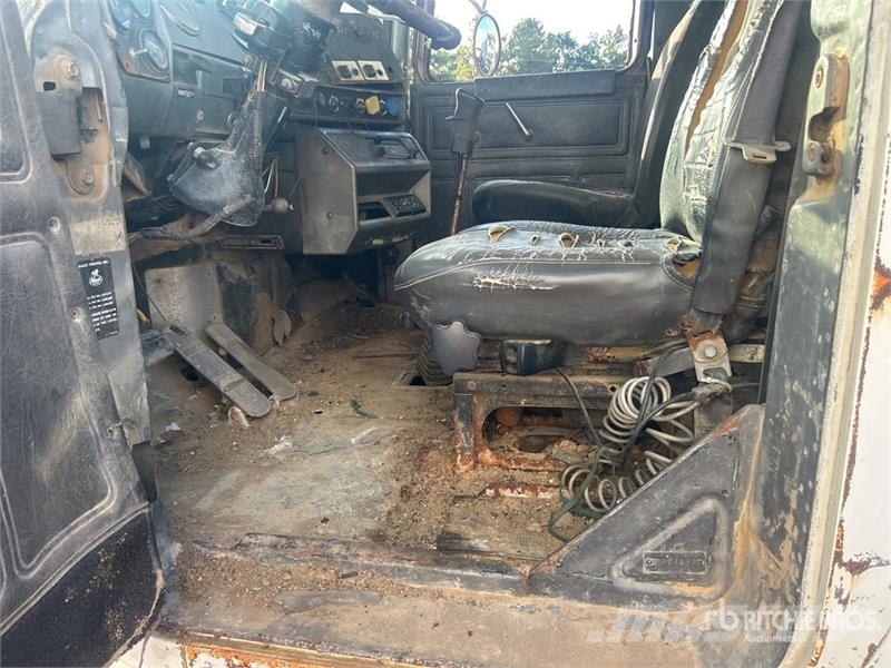 Mack 6x4 T/A Dump Truck Pašizgāzējs