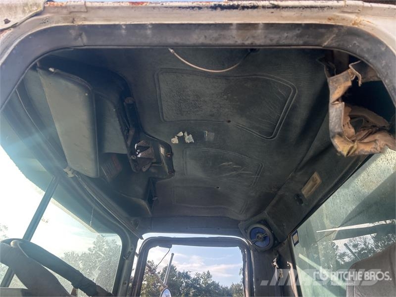 Mack 6x4 T/A Dump Truck Pašizgāzējs