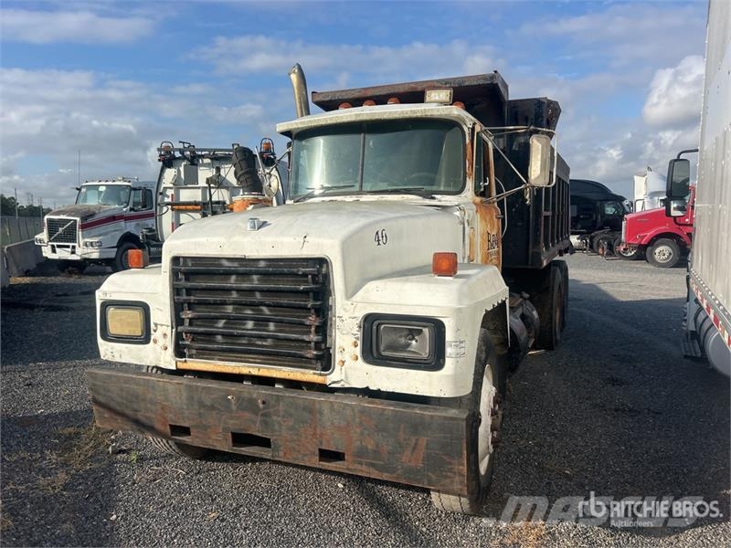 Mack 6x4 T/A Dump Truck Pašizgāzējs