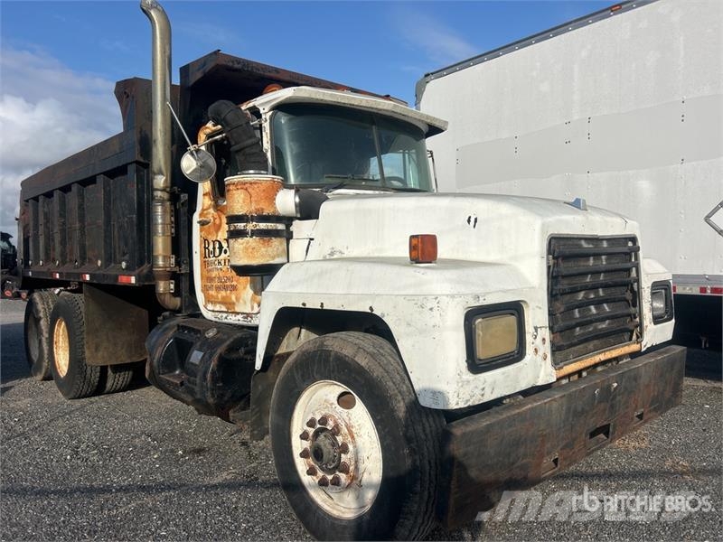 Mack 6x4 T/A Dump Truck Pašizgāzējs