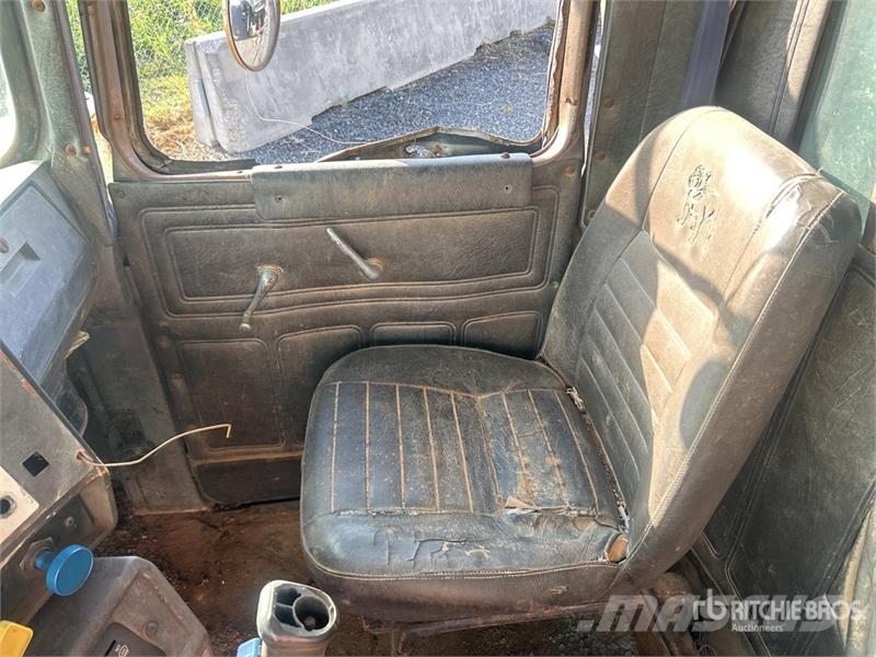 Mack 6x4 T/A Dump Truck Pašizgāzējs