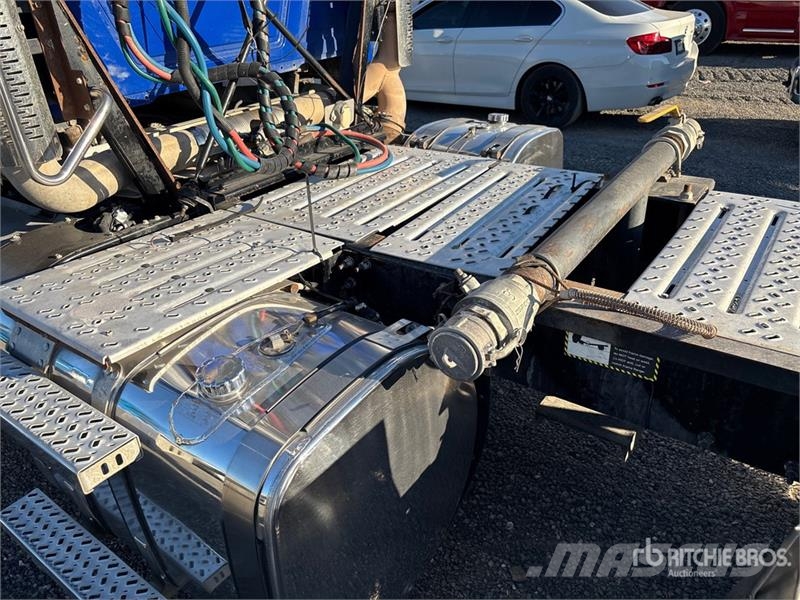 Mack AN64T 6x4 T/A Day Cab Truck Tractor Vilcēji