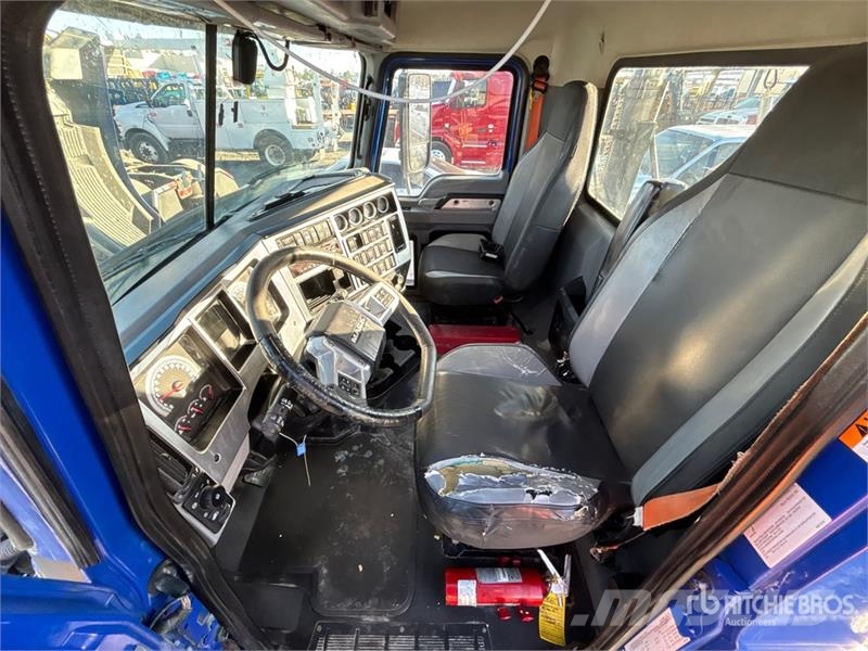 Mack AN64T 6x4 T/A Day Cab Truck Tractor Vilcēji