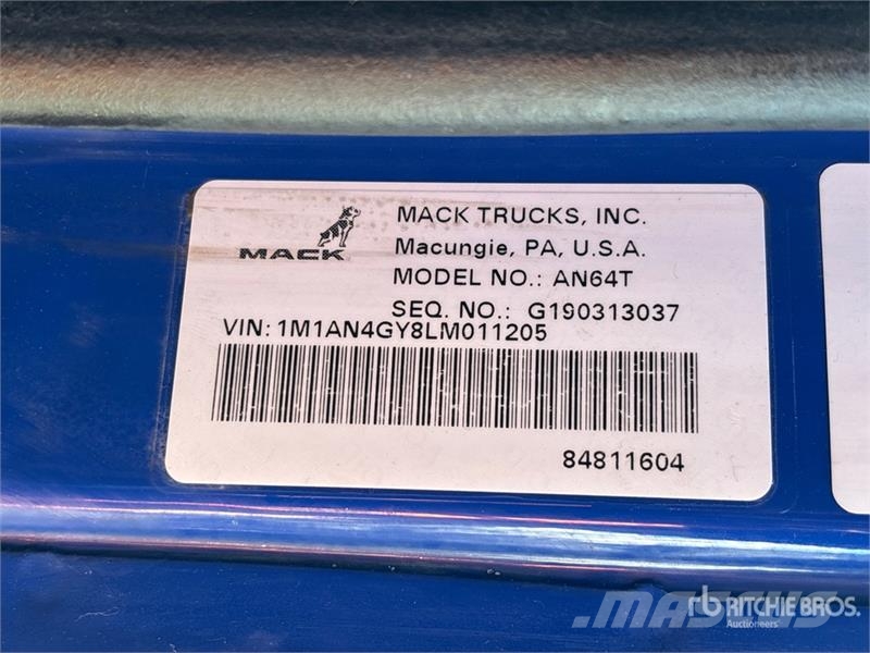 Mack AN64T 6x4 T/A Day Cab Truck Tractor Vilcēji