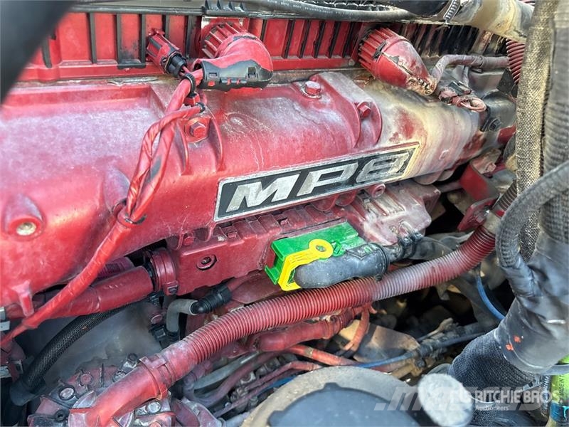 Mack AN64T 6x4 T/A Day Cab Truck Tractor Vilcēji
