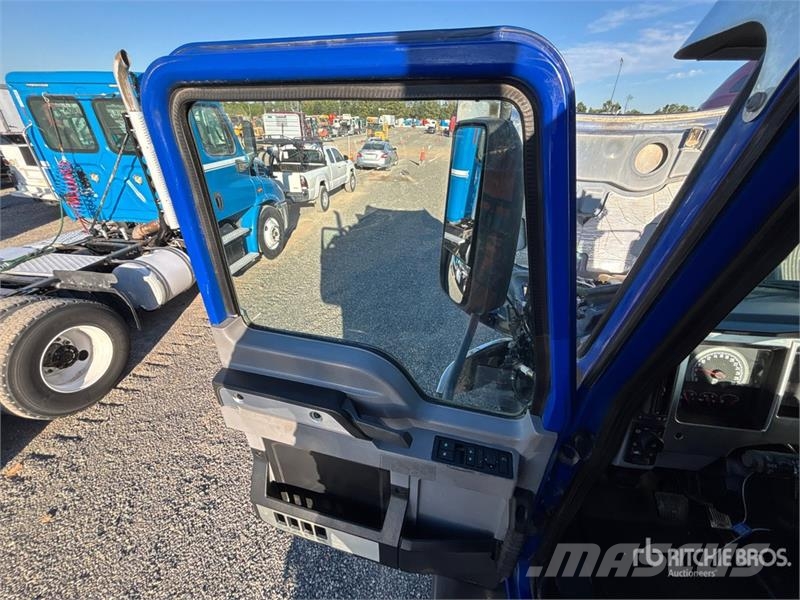 Mack AN64T 6x4 T/A Day Cab Truck Tractor Vilcēji